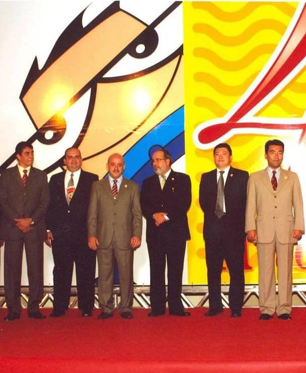 Executivos em convenção da Nissin